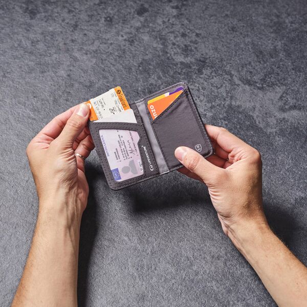 Portfel Lifeventure RFID Card Wallet: Spokojna Podróż Dzięki Technologii RFID Blocking